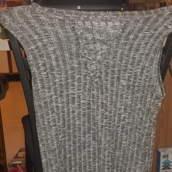 Lace up sleeveless blouse - Picture 2 of 2